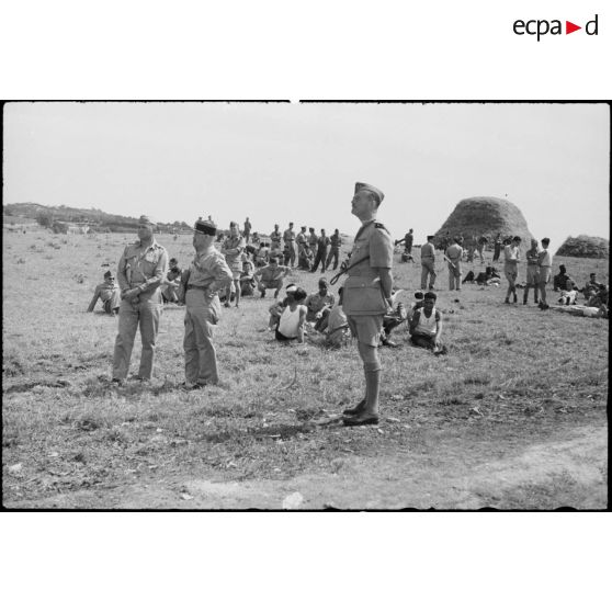 Echauffement des soldats pour l'athlétisme.