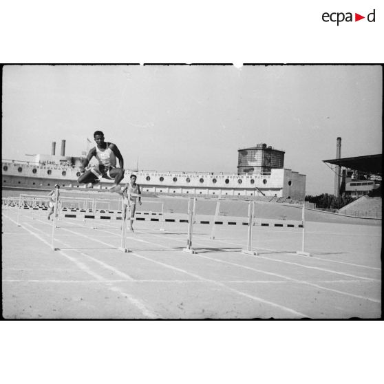 Arrivée de la course de saut de haies.