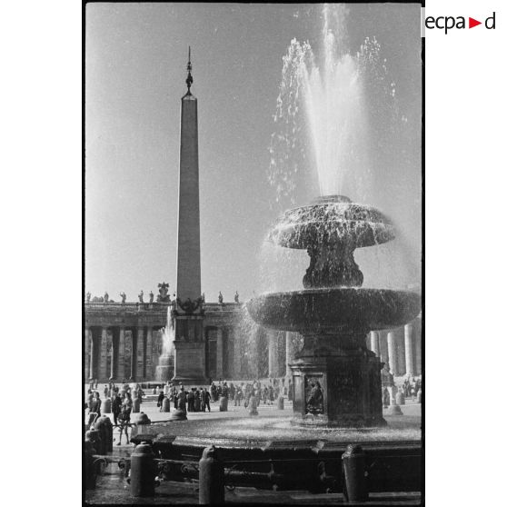 Un aspect de la place Saint-Pierre à Rome.