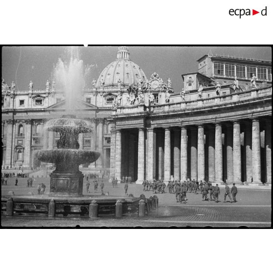 Un aspect de la place Saint-Pierre à Rome.