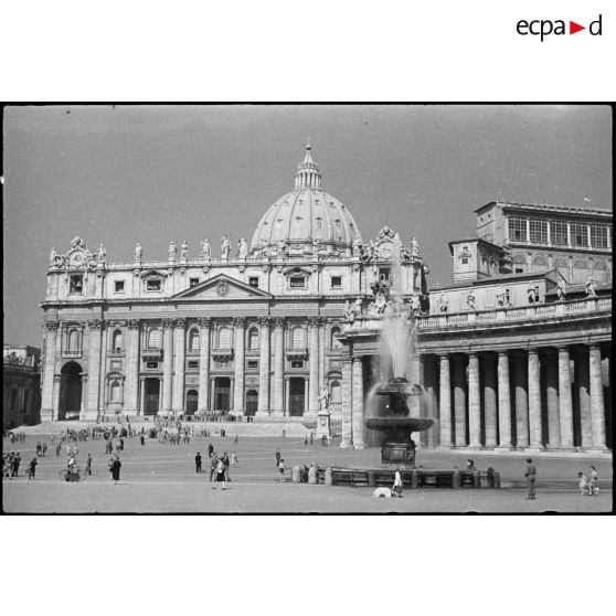 Un aspect de la place Saint-Pierre à Rome.