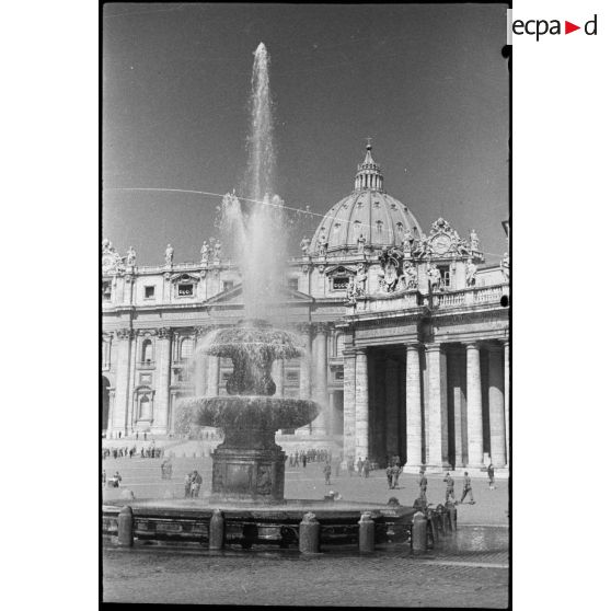 Un aspect de la place Saint-Pierre à Rome.