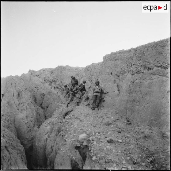 Départ en opération dans les massifs de l'Aurès.