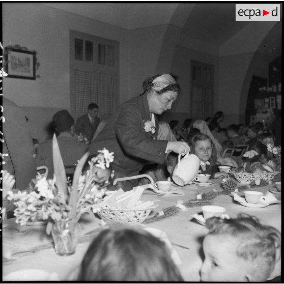 Goûter organisé pour les enfants.
