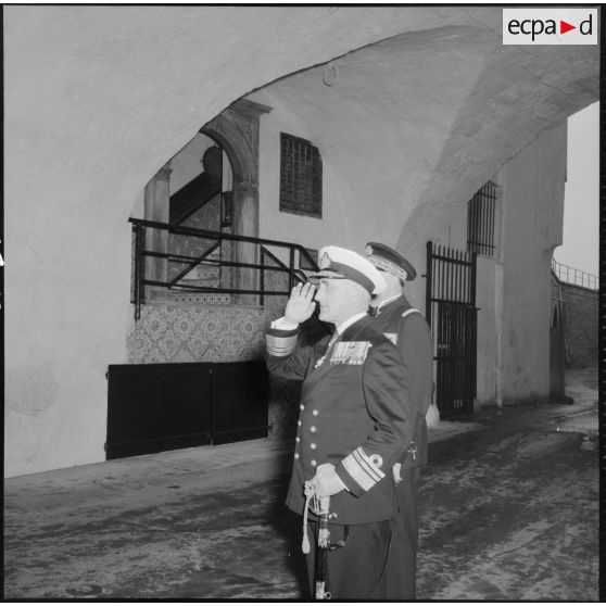 Visite du vice-amiral américain Reid au commandant en chef des forces armées en Méditerranées, le  vice-amiral Sala, à l'amirauté d'Alger.