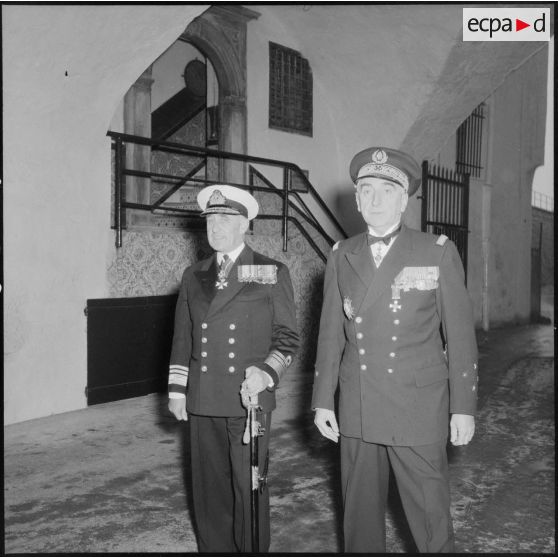 Visite du vice-amiral américain Reid au commandant en chef des forces armées en Méditerranées, le  vice-amiral Sala, à l'amirauté d'Alger.