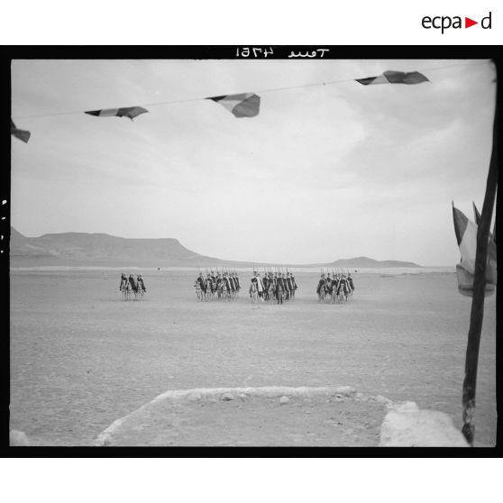 Exercice équestre à l'école des élèves officiers indigènes de Bou Saada.