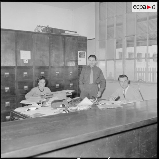 Divers modèles de tentes à l'établissement régional du Matériel (ERM) à Alger.