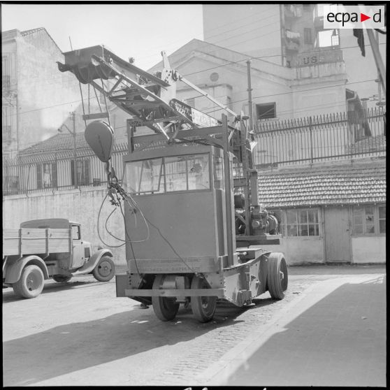 Divers modèles de tentes à l'établissement régional du Matériel (ERM) à Alger.