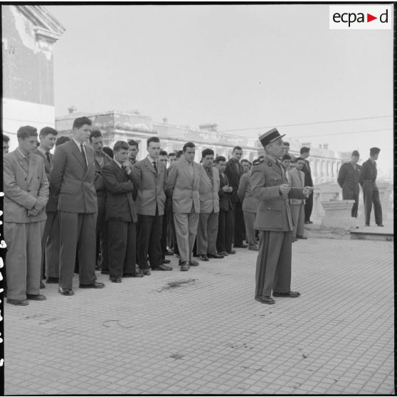 Revue des libérables du 9e RZ (9e régiment de zouaves) aux Issers.