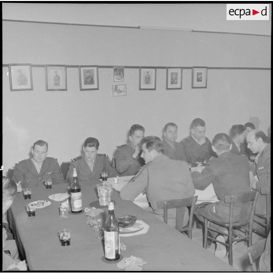 Banquet pour les libérables du 9e RZ (9e régiment de zouaves) aux Issers.