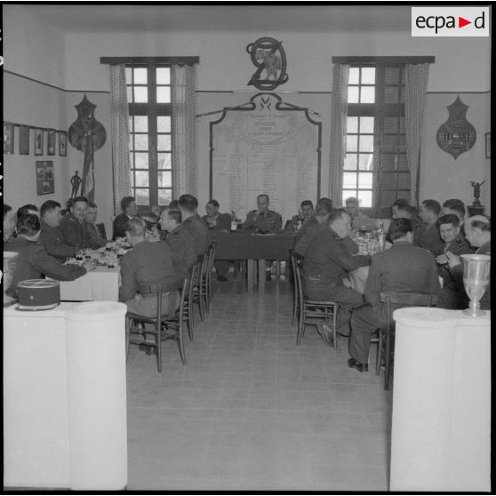 Banquet pour les libérables du 9e RZ (9e régiment de zouaves) aux Issers.