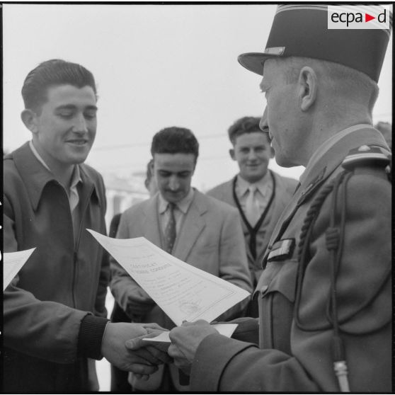 Revue des libérables du 9e RZ (9e régiment de zouaves) aux Issers.