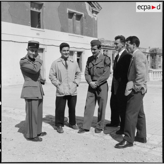 Revue des libérables du 9e RZ (9e régiment de zouaves) aux Issers.