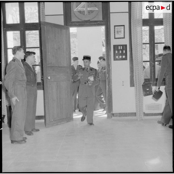 Revue des libérables du 9e RZ (9e régiment de zouaves) aux Issers.