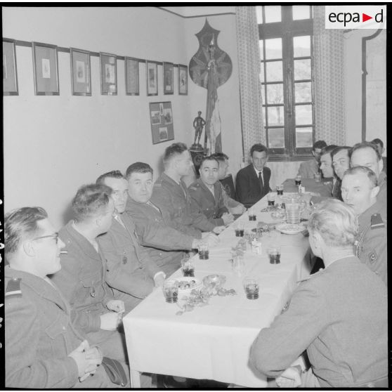 Banquet pour les libérables du 9e RZ (9e régiment de zouaves) aux Issers.