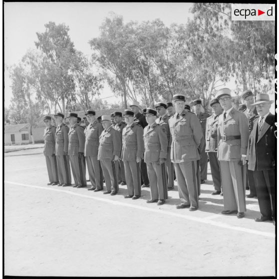 Prise d'armes à la caserne du 45e régiment des Transmissions (45e Rtrs) à Maison-Carrée.