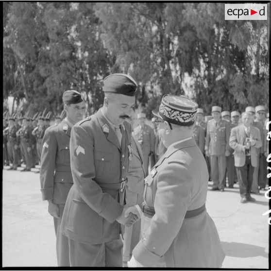 Adieux du général Roy directeur du Matériel de la 10e RM (région militaire).