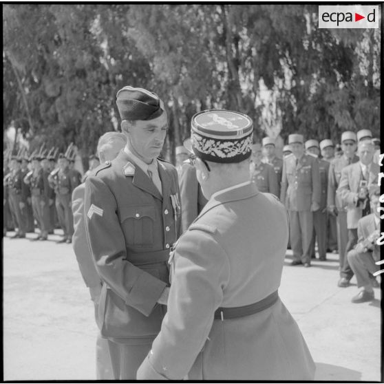 Adieux du général Roy directeur du Matériel de la 10e RM (région militaire).