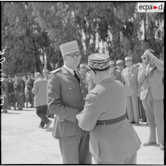 Adieux du général Roy directeur du Matériel de la 10e RM (région militaire).