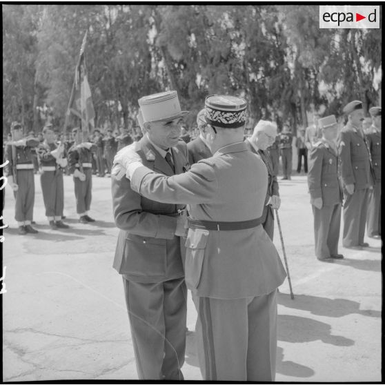 Adieux du général Roy directeur du Matériel de la 10e RM (région militaire).