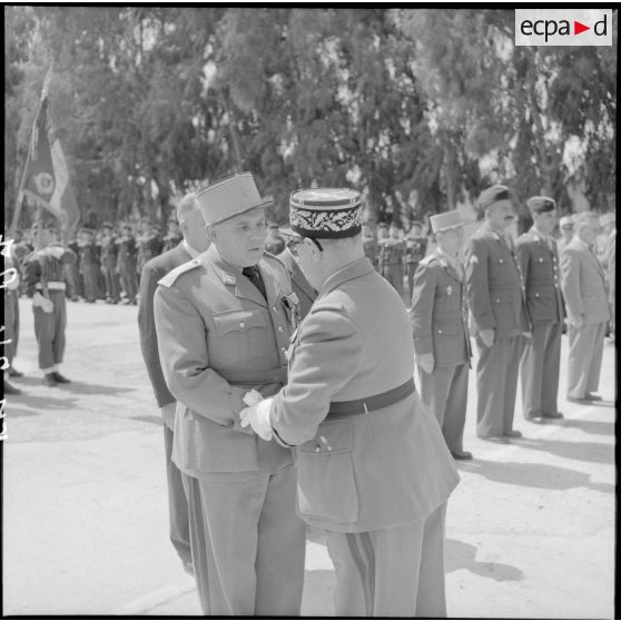 Adieux du général Roy directeur du Matériel de la 10e RM (région militaire).