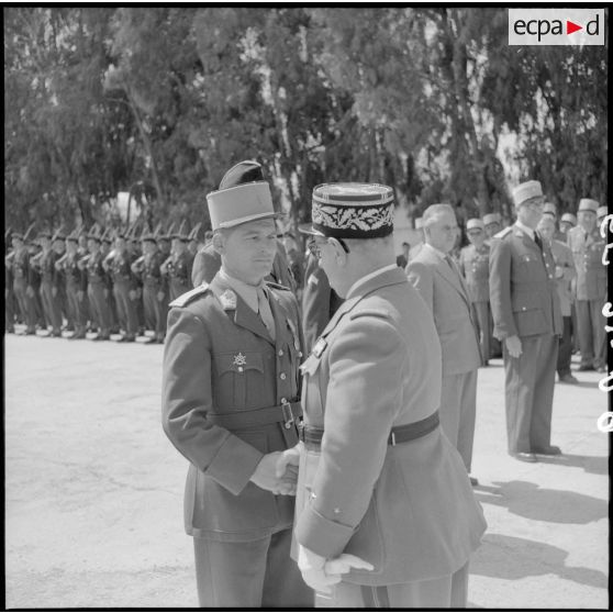 Adieux du général Roy directeur du Matériel de la 10e RM (région militaire).