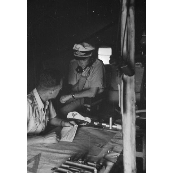 Campement d'une unité de reconnaissance, la 2.(H) Aufklärungsgruppe 14 à Martuba ou la 4.(H) Aufklärungsgruppe 12 à Tmimi.