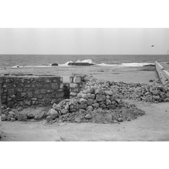 Aspect du littoral à proximité d'un poste émetteur de la Luftwaffe.