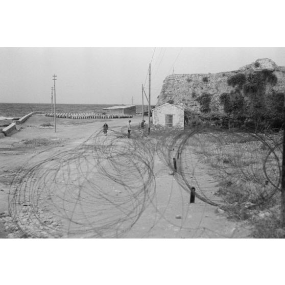 Aspect du littoral à proximité d'un poste émetteur de la Luftwaffe.