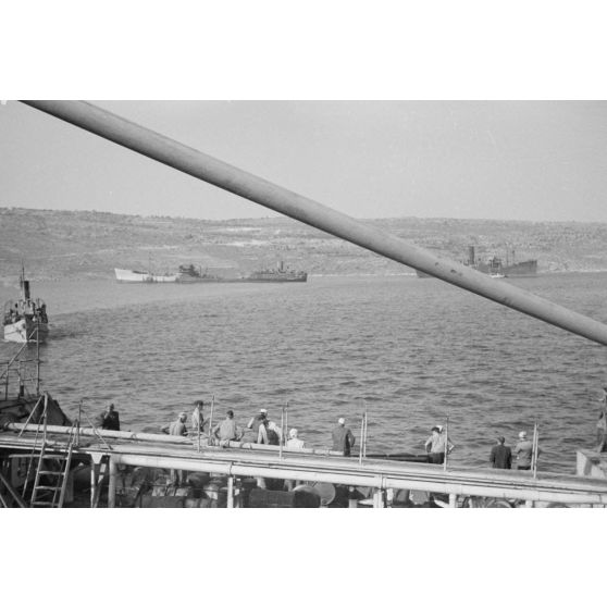 Bâtiments de surface de l'Axe dans la baie de la Sude (Suda Bay).