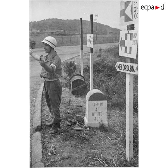 Un homme des détachements de circulation routière.