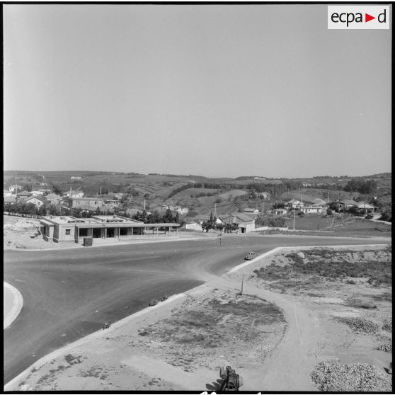 Vue du chantier et des bâtiments de l'état-major de l'armée de Terre de Ben Aknoun.