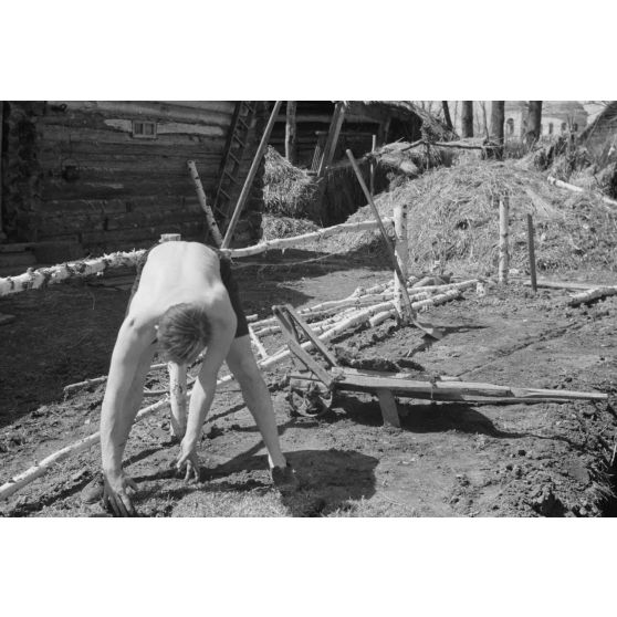 Aménagements et restauration d'un groupe d'isbas réquisitionné pour la Luftwaffe.