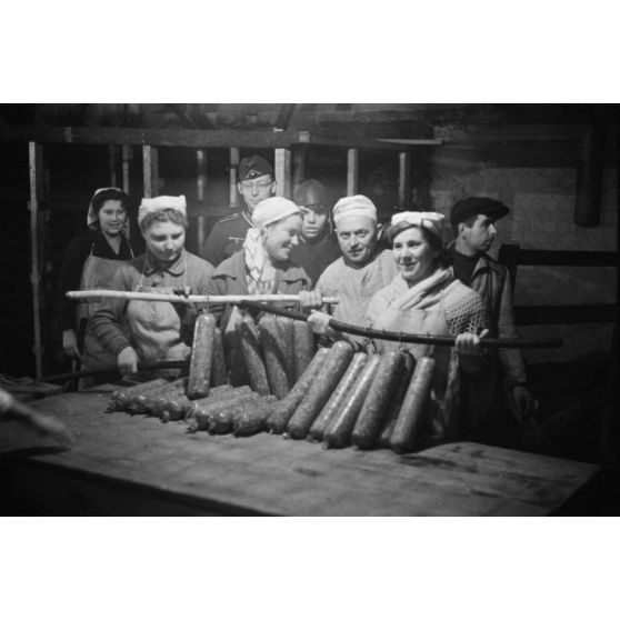 Une boucherie russe réquisitionnée pour l'armée allemande.