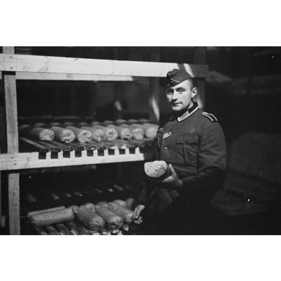 Une boucherie russe réquisitionnée pour l'armée allemande.