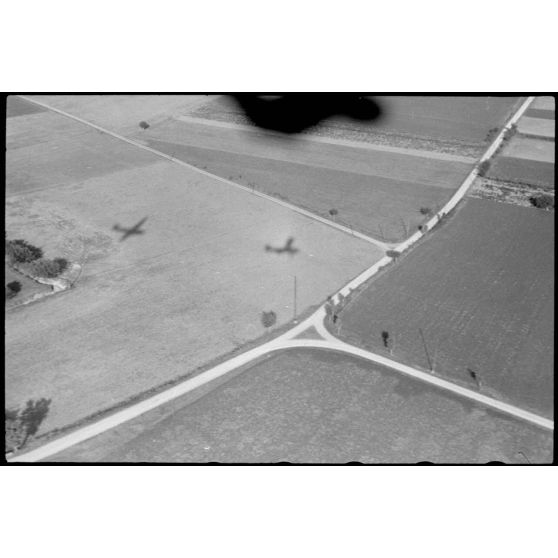 Un vol d'entraînement pour des jeunes pilotes aux commandes de planeurs DFS-230 du IIIe groupe du Luftlandegeschwader 1.