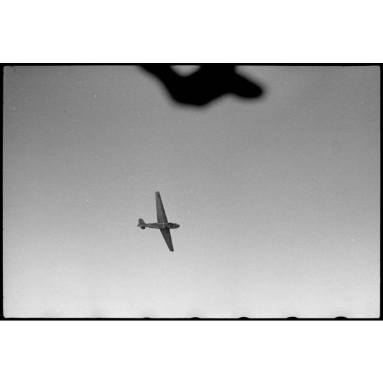 Un vol d'entraînement pour des jeunes pilotes aux commandes de planeurs DFS-230 du IIIe groupe du Luftlandegeschwader 1.