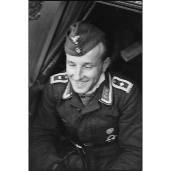 Portrait du pilote de planeur DFS-230, lors du voyage en train du 8./Luftlandegeschwader 1 (8./LLG1).