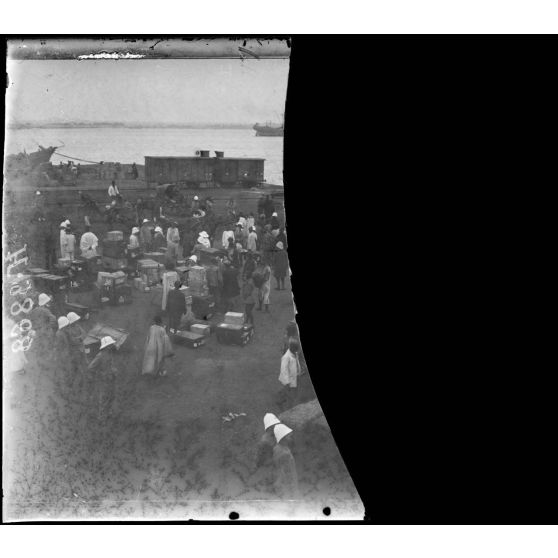 Dakar. Un coin des quais. [légende d'origine]