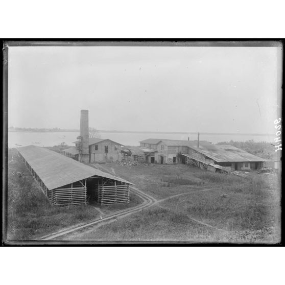 Douala. Akwa. Vue générale de la scierie. [légende d'origine]