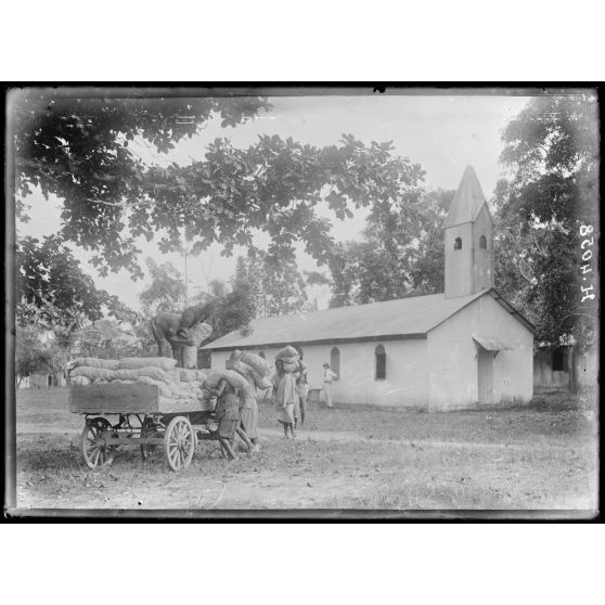 Douala. Immeuble n°8. [légende d'origine]