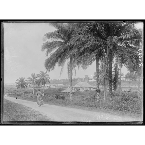 Douala. Vue panoramique de la gare du centre. [légende d'origine]