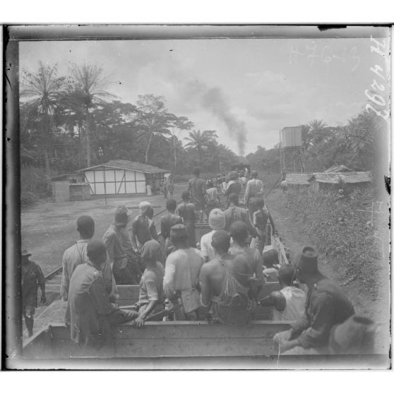 Kaké. Travaux de ballastage. [légende d'origine]