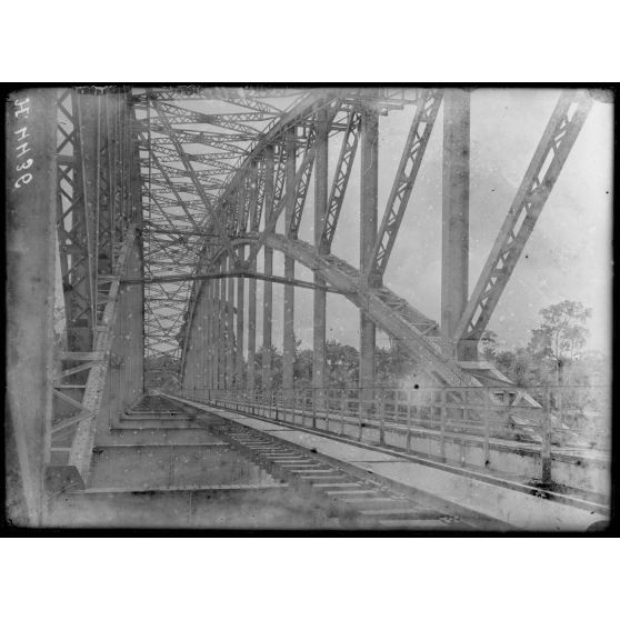 Edéa. Perspective sur le pont. [légende d'origine]