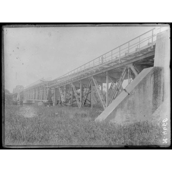 Japoma. Vue du pont du chemin de fer pris de la rive gauche de la Dibamba. [légende d'origine]