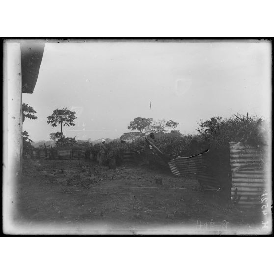 So Dibanga. La factorerie et ses défenses. [légende d'origine]