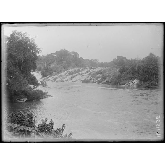 Edéa. Grande chute ouest de la Sanaga. [légende d'origine]
