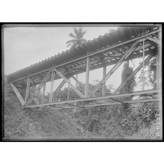 Chemin de fer du Nord. Estacade au kilomètre 141,800. [légende d'origine]