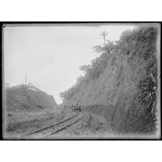 Chemin de fer du Nord. Tranchée au kilomètre 143,800. [légende d'origine]